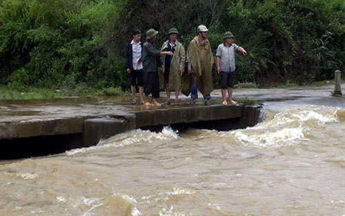 Lai Châu: Vượt suối khi lũ về, 6 người bị nước cuốn trôi