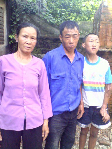 Nỗi lòng ông lão 10 năm xích chân con