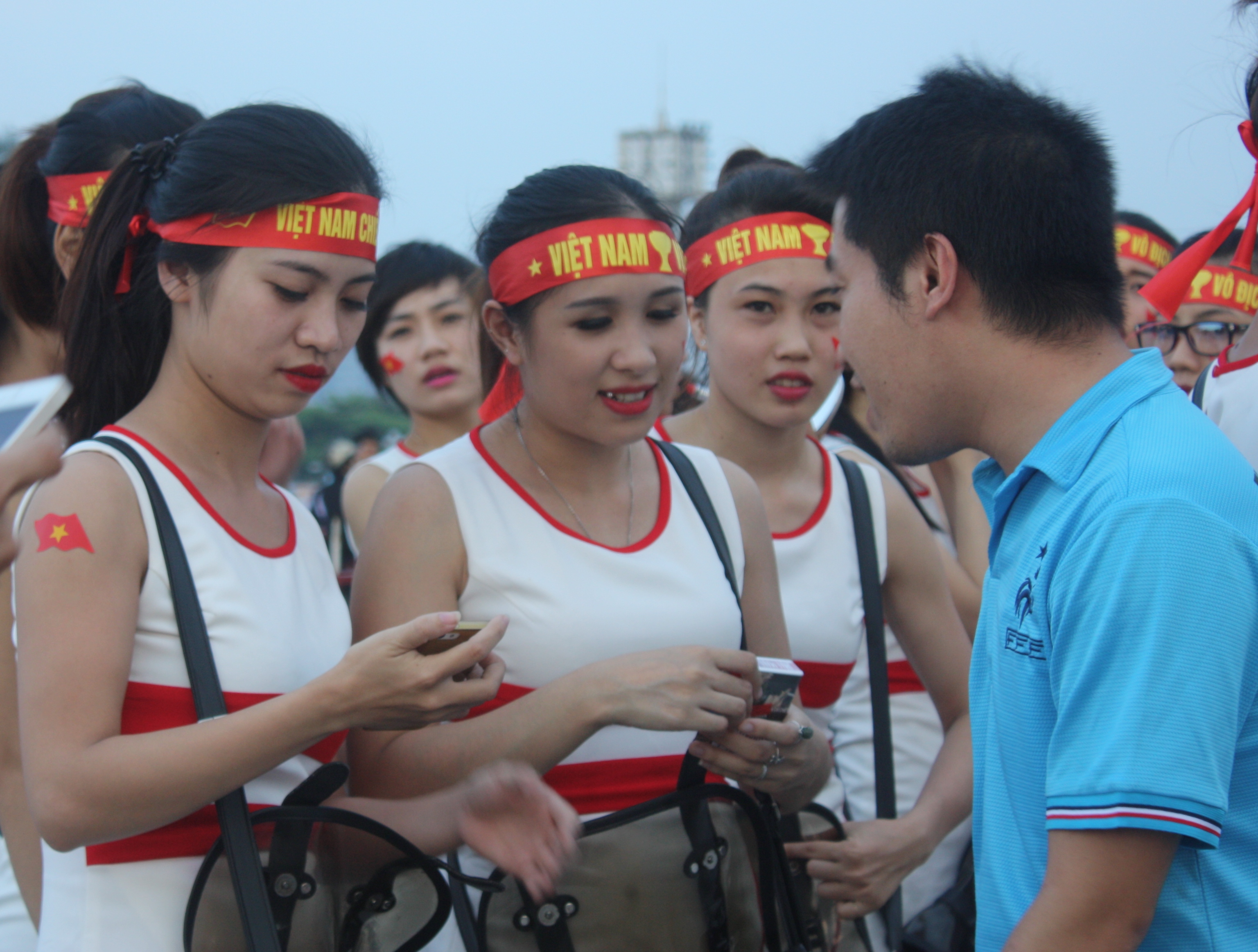 Chùm ảnh: Biển người đổ về Mỹ Đình xem U19 Việt Nam- Nhật Bản