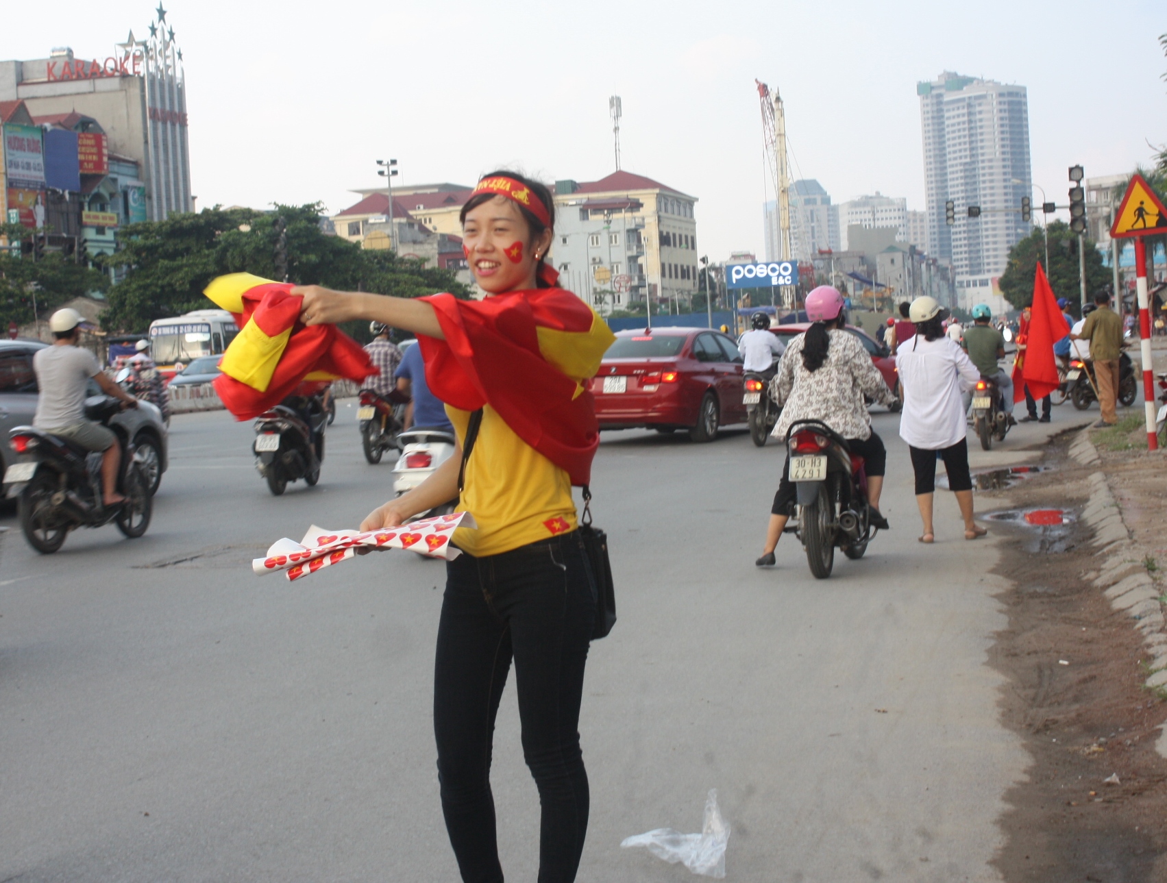 Chùm ảnh: Biển người đổ về Mỹ Đình xem U19 Việt Nam- Nhật Bản