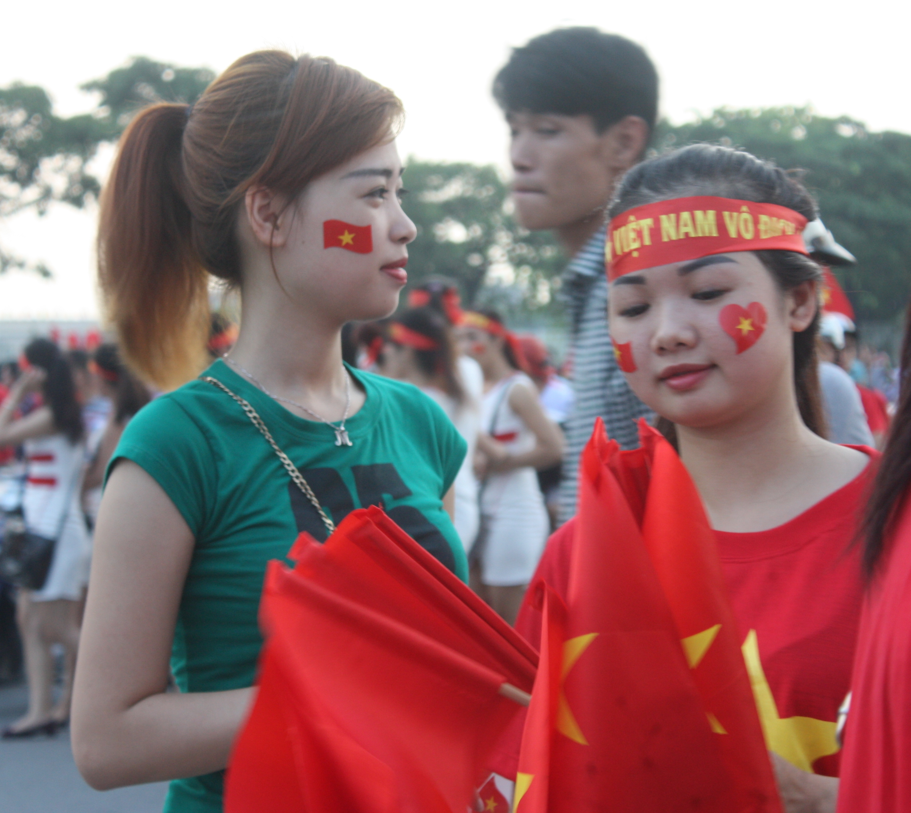 Chùm ảnh: Biển người đổ về Mỹ Đình xem U19 Việt Nam- Nhật Bản