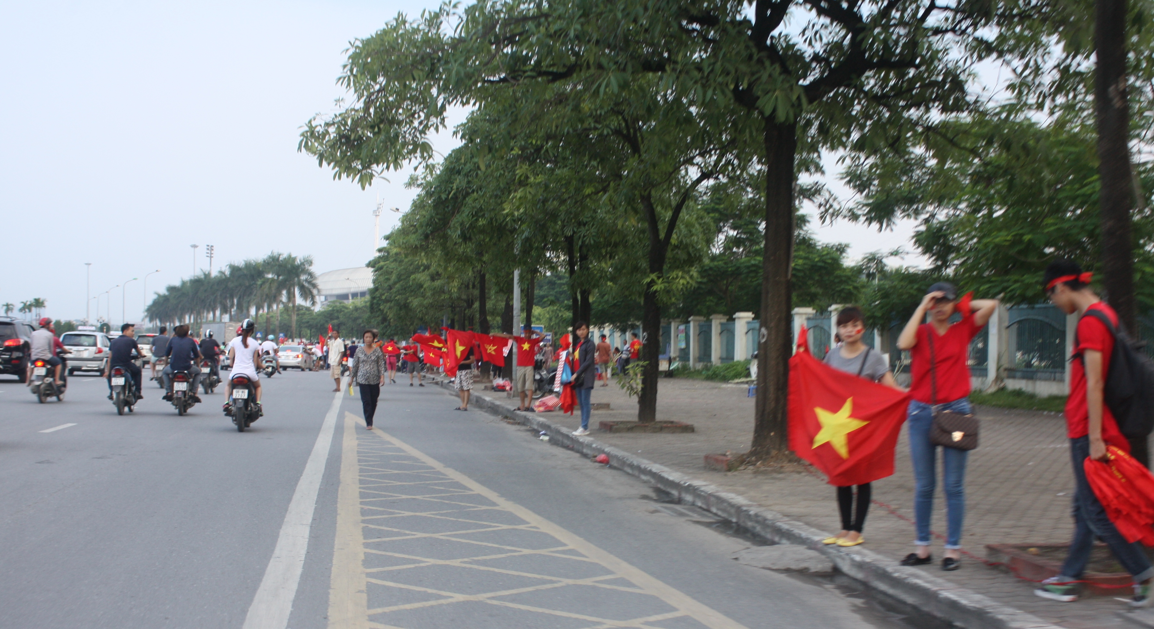 Chùm ảnh: Biển người đổ về Mỹ Đình xem U19 Việt Nam- Nhật Bản