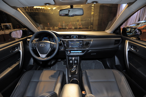 Altis 2014 'cháy hàng' với 900 đơn đặt mua/tuần Altis 2014 'cháy hàng' với 900 đơn đặt mua/tuần