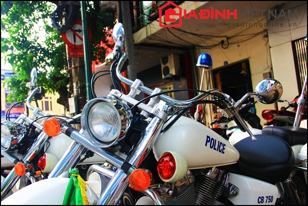 Cận cảnh xe mô tô đặc chủng của CSGT dẫn đoàn