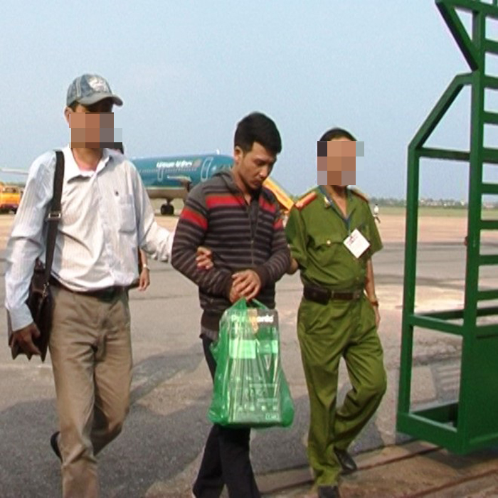 (bgiay)Bắt ba đối tượng cướp tiền tỉ giữa ban ngày tại Quảng Bình