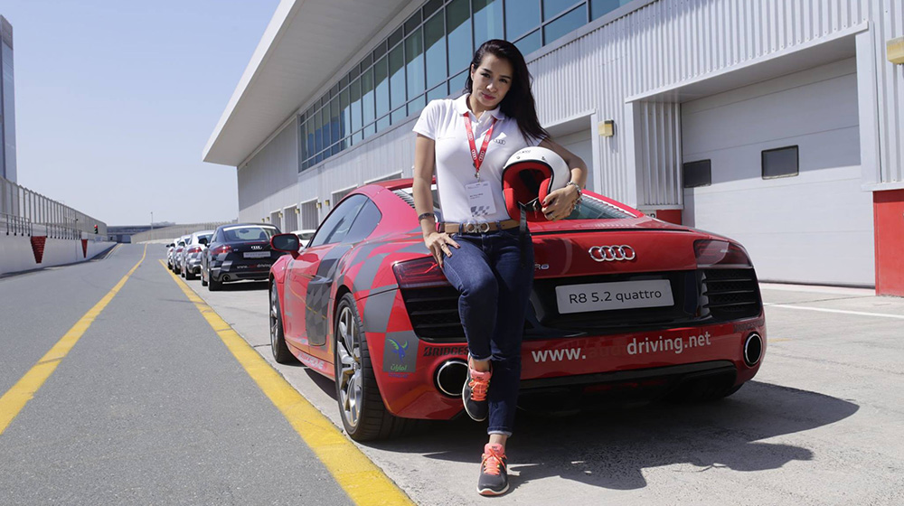 Thủy Tiên cùng dàn sao Việt sang Dubai thử tài đua siêu xe AudiR8