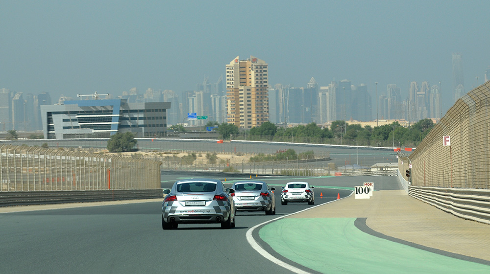 Thủy Tiên cùng dàn sao Việt sang Dubai thử tài đua siêu xe AudiR8