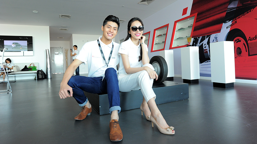 Thủy Tiên cùng dàn sao Việt sang Dubai thử tài đua siêu xe AudiR8