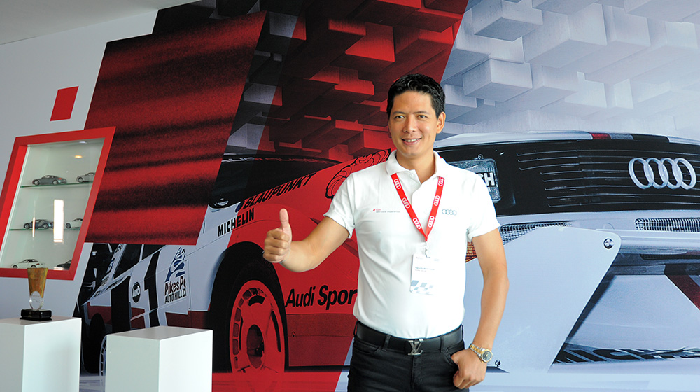 Thủy Tiên cùng dàn sao Việt sang Dubai thử tài đua siêu xe AudiR8