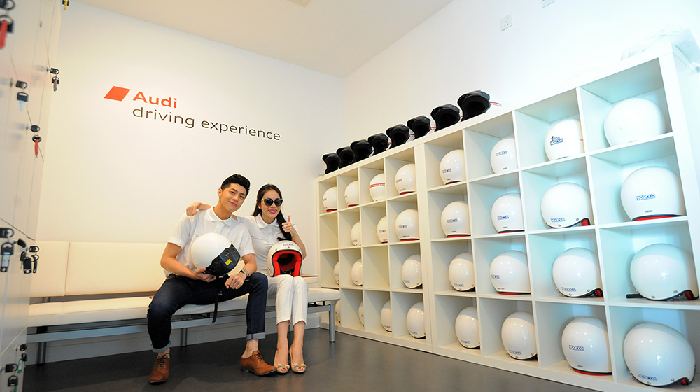 Thủy Tiên cùng dàn sao Việt sang Dubai thử tài đua siêu xe AudiR8