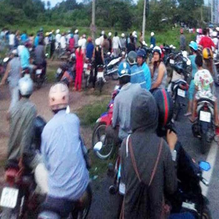 (bgiay)Phát hiện xác bé trai trong bụi rậm chấn động miền tây: Ng (bgiay)Phát hiện xác bé trai trong bụi rậm chấn động miền tây: Ng