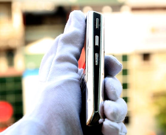 Samsung Ego S9402 mạ vàng bạch kim, giá bằng 3chiếc iPhone6 Plus