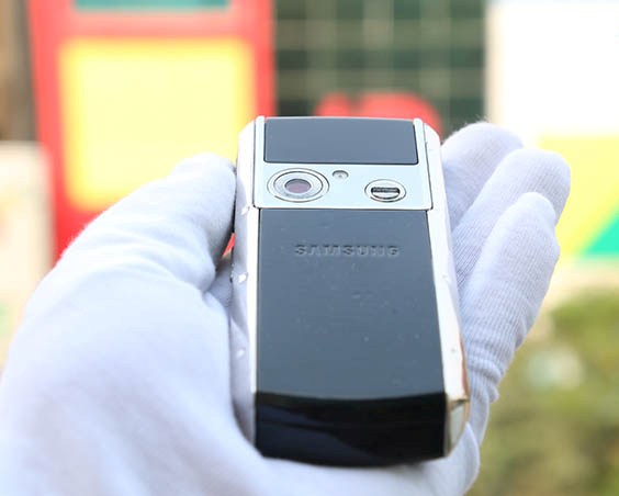 Samsung Ego S9402 mạ vàng bạch kim, giá bằng 3chiếc iPhone6 Plus