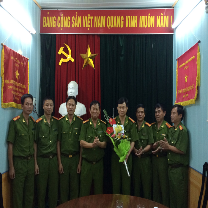 (bgiay)Bóc gỡ hai (bgiay)Bóc gỡ hai