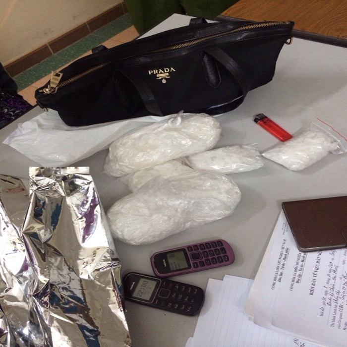 (bgiay)Bóc gỡ hai (bgiay)Bóc gỡ hai