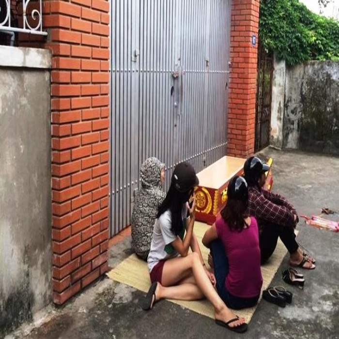 (b giay)Sự thật trong vụ vợ bị cáo mang quan tài đi đòi tiền “chạ (b giay)Sự thật trong vụ vợ bị cáo mang quan tài đi đòi tiền “chạ