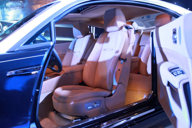 Ai là chủ nhân 'siêu xe' Rolls-Royce Wraith hơn 18 tỷ tại VN?