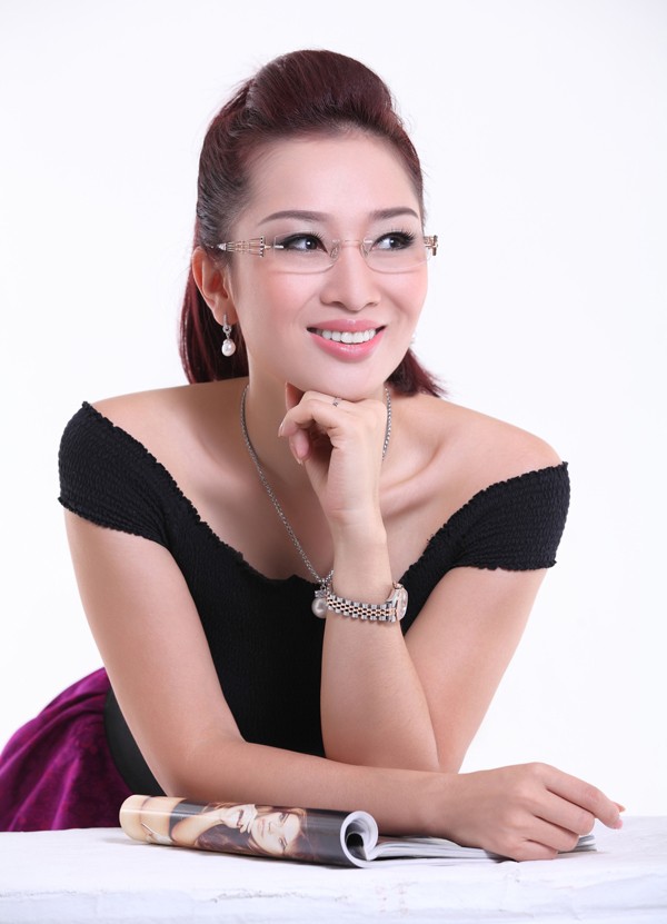 Đường vào nghiệp kinh doanh của 5 người đẹp Việt Đường vào nghiệp kinh doanh của 5 người đẹp Việt