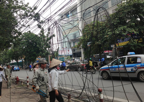 Nhiều cơ quan, doanh nghiệp bị “sập” mạng do dọn “rác trời”