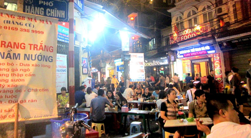 Cận cảnh những quán ăn phố cổ thu bạc triệu mỗi ngày