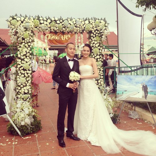 Cậu ấm, cô chiêu nhà đại gia xúng xính áo cưới Cậu ấm, cô chiêu nhà đại gia xúng xính áo cưới