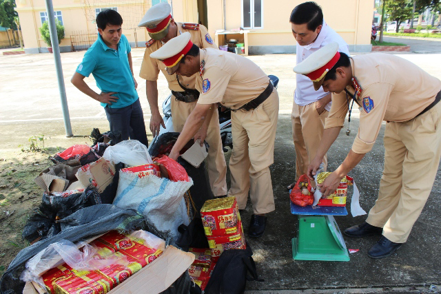 Thanh Hóa: Bắt xe khách chở 169 kg pháo Thanh Hóa: Bắt xe khách chở 169 kg pháo