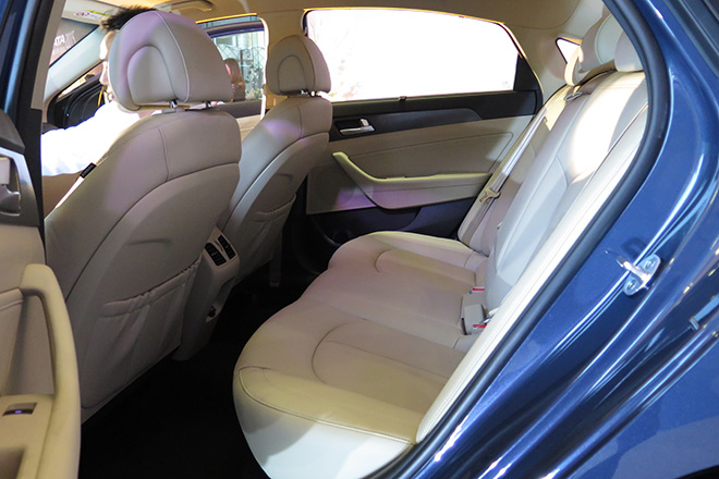 Đọc vị đối thủ mới, giá ngon của Toyota Camry ở Việt Nam