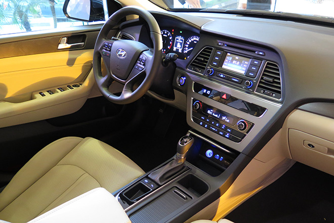 Đọc vị đối thủ mới, giá ngon của Toyota Camry ở Việt Nam