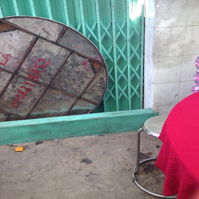 (b giay)Người mẹ bất hạnh tự thiêu vì không muốn các con liên lụy