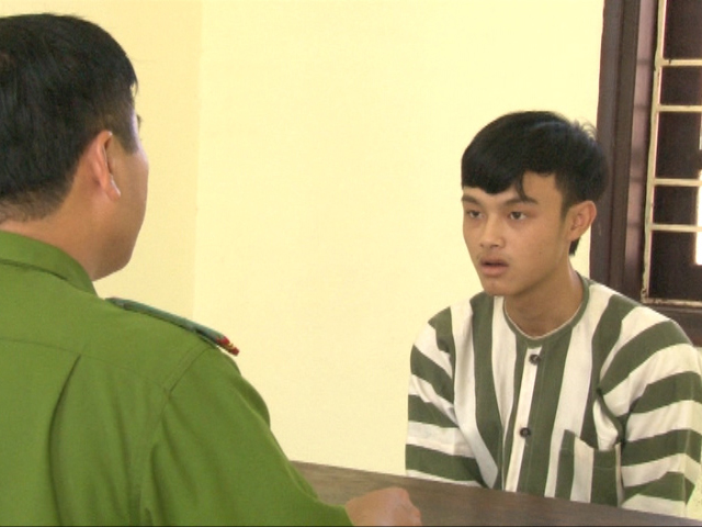 Mê cá độ con trai chủ nhà, “chôm” đồ của khách trọ