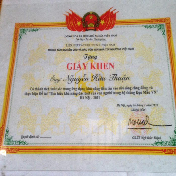 (b giay)Vạch trần trò bịp bợm của “nhà ngoại cảm” kiêm... sửa chữ