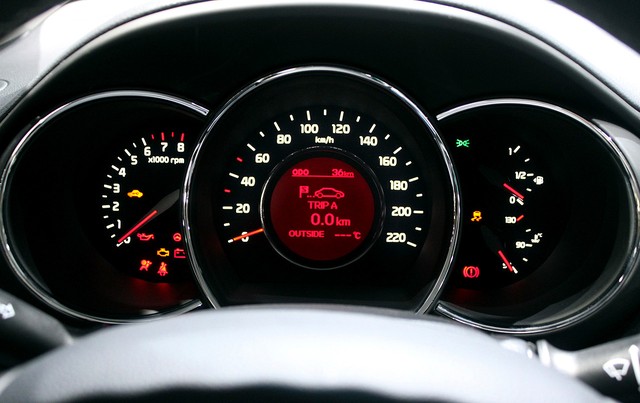 Chi tiết xe giá rẻ Kia Rio 2015