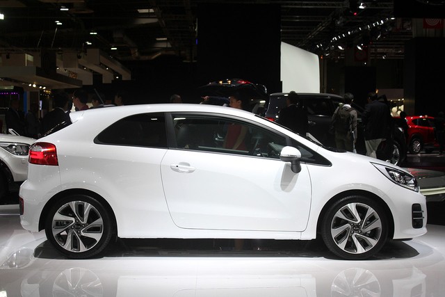 Chi tiết xe giá rẻ Kia Rio 2015