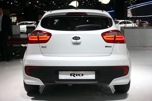 Chi tiết xe giá rẻ Kia Rio 2015
