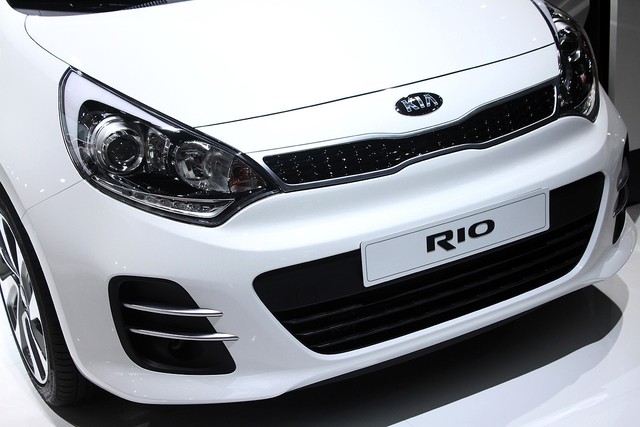 Chi tiết xe giá rẻ Kia Rio 2015