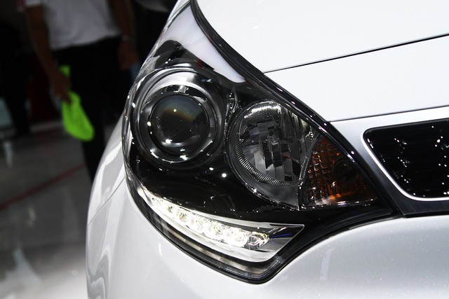 Chi tiết xe giá rẻ Kia Rio 2015