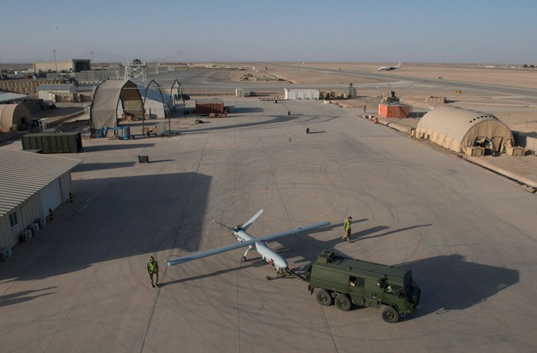 Ngoạn mục 4 lính Anh lắp ráp UAV 450kg trong “nháy mắt”