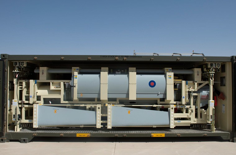 Ngoạn mục 4 lính Anh lắp ráp UAV 450kg trong “nháy mắt”