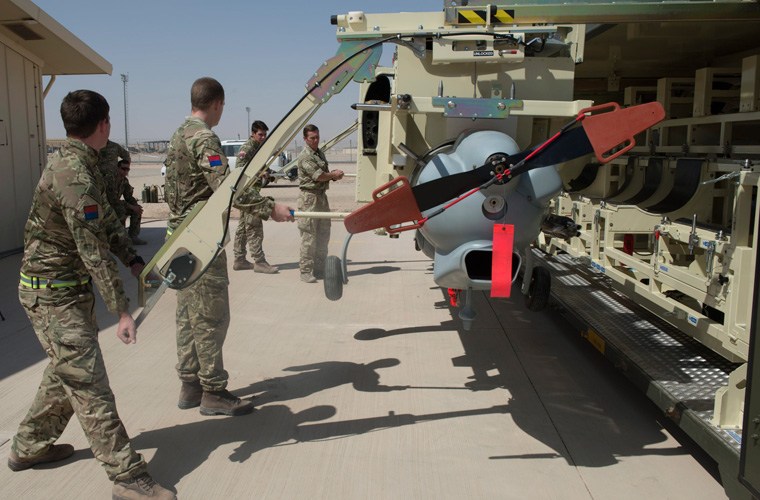 Ngoạn mục 4 lính Anh lắp ráp UAV 450kg trong “nháy mắt”