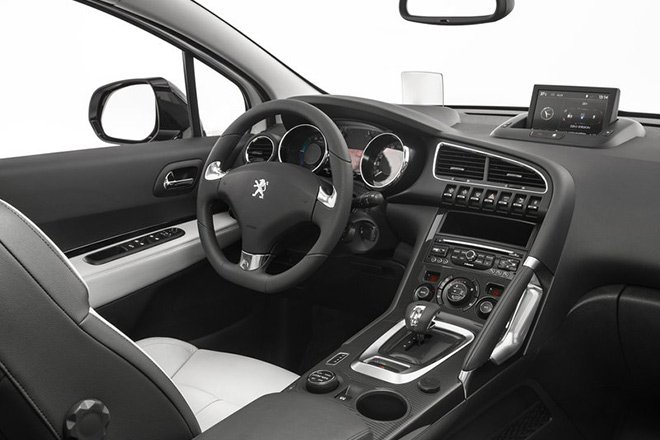 Ngắm cặp “lính mới tò te” của thị trường ôtô Việt