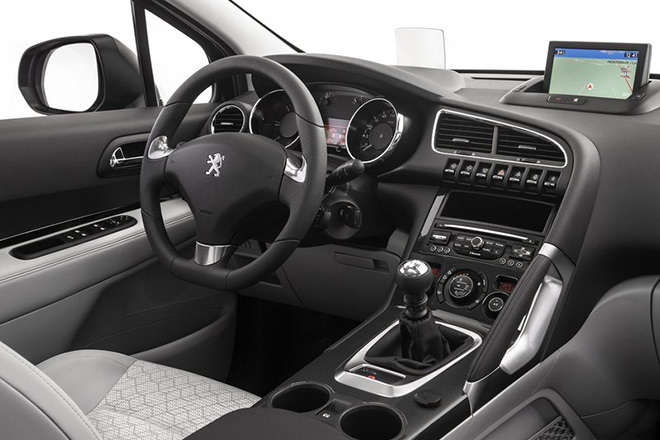 Ngắm cặp “lính mới tò te” của thị trường ôtô Việt