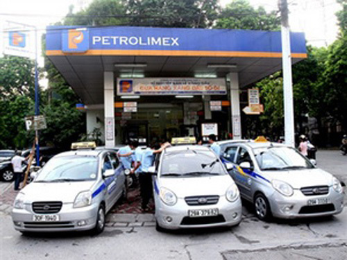 (bgiay)Vì sao xăng dầu giảm giá 9 lần, cước vận tải vẫn “giậm châ