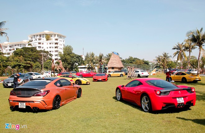 Dàn siêu xe khủng nhất Việt Nam bất ngờ hội tụ