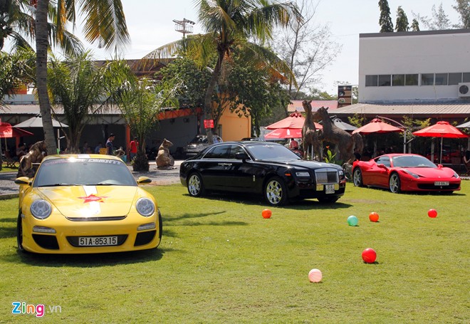 Dàn siêu xe khủng nhất Việt Nam bất ngờ hội tụ