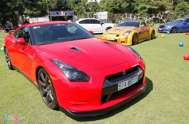 Dàn siêu xe khủng nhất Việt Nam bất ngờ hội tụ