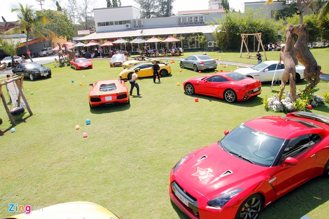 Dàn siêu xe khủng nhất Việt Nam bất ngờ hội tụ