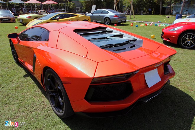 Dàn siêu xe khủng nhất Việt Nam bất ngờ hội tụ