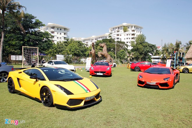 Dàn siêu xe khủng nhất Việt Nam bất ngờ hội tụ