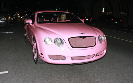 Ngắm bộ sưu tập siêu xe của tiểu thư Paris Hilton