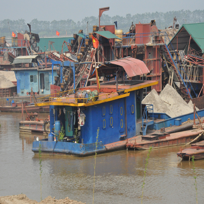 (bgiay)Vụ hơn 200 cảnh sát đột kích bắt “cát tặc” trên sông Hồng: